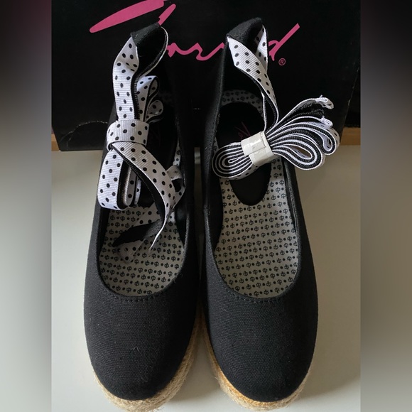 Torrid Lace-up Espadrille’s size 7 Black - Picture 4 of 16